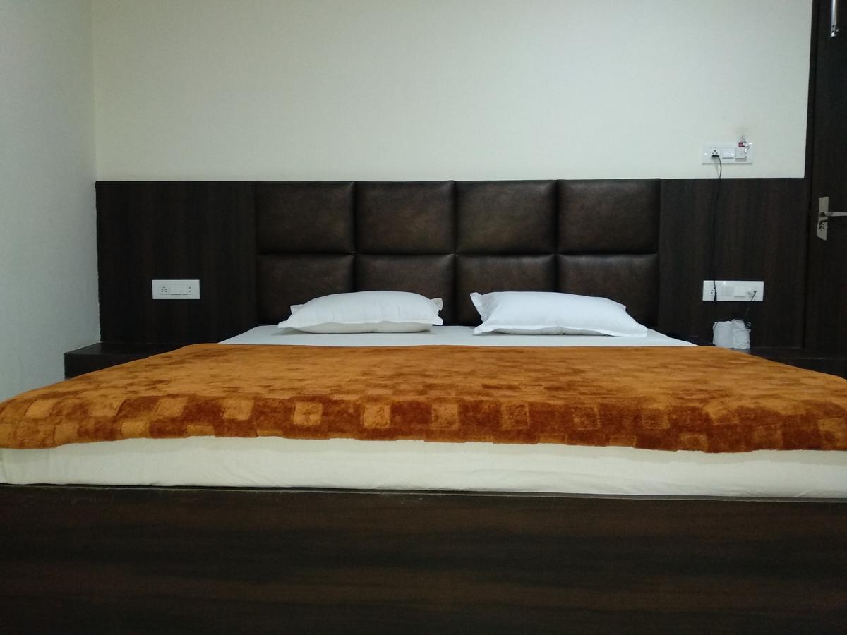 Oyo 60976 Hotel Shree Ji Morena Bagian luar foto