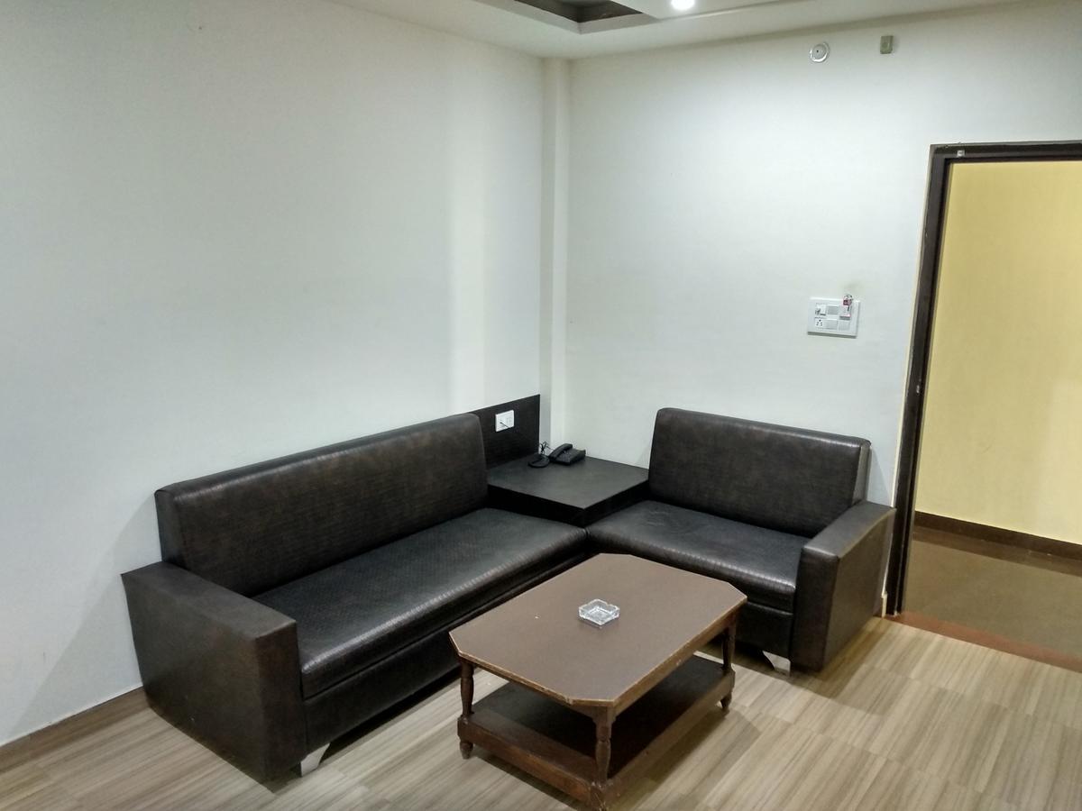 Oyo 60976 Hotel Shree Ji Morena Bagian luar foto